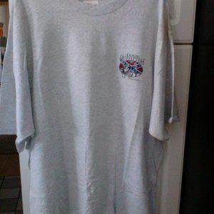 Men's short sleeve tee shirt.